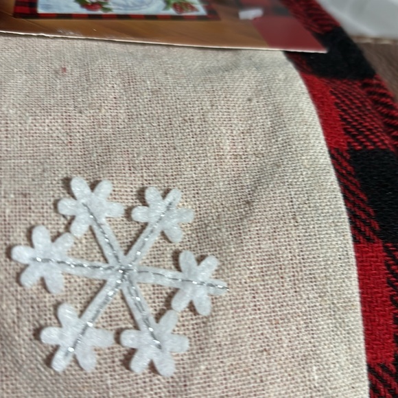 New 72” winter snowman table runner - Picture 4 of 9